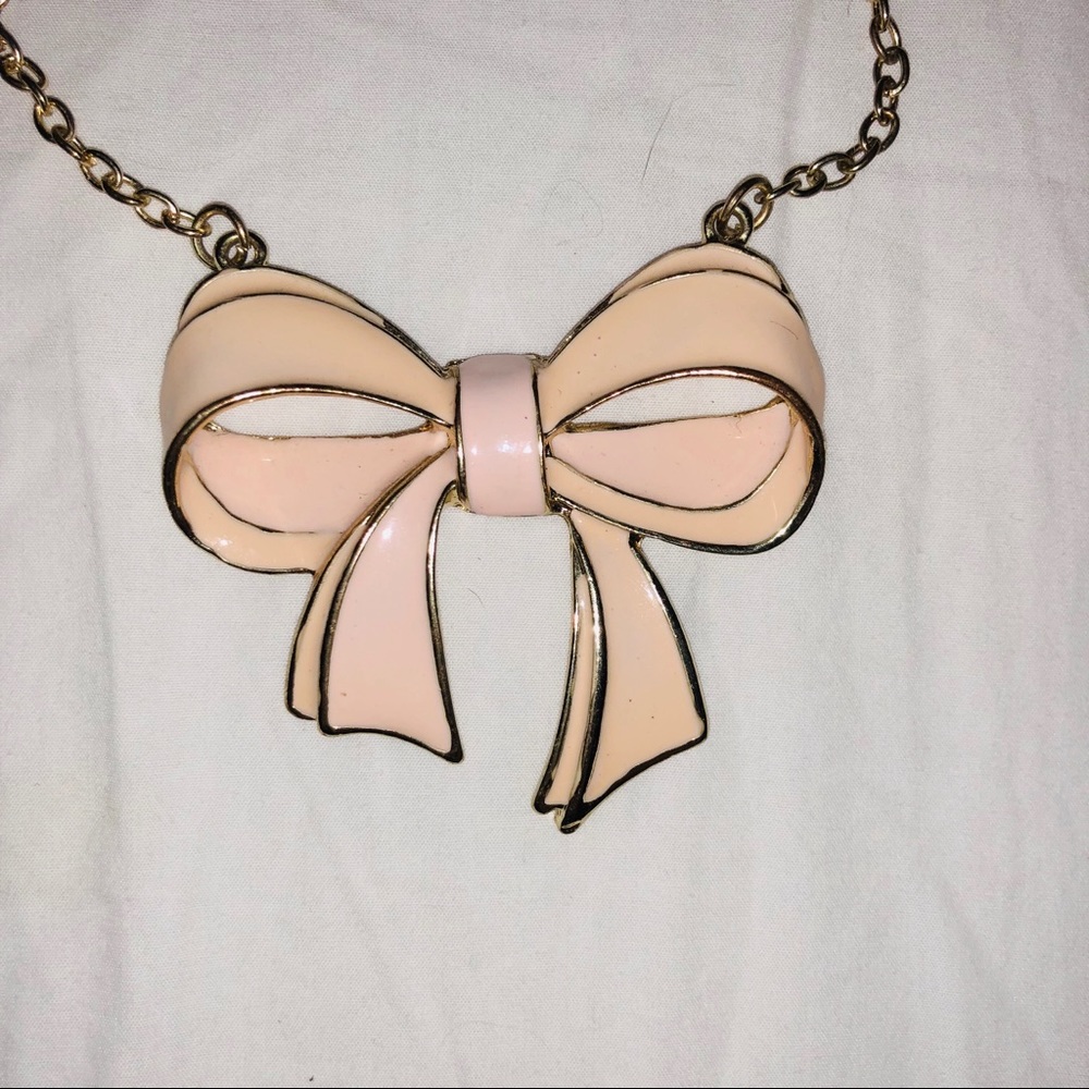 Bow necklace